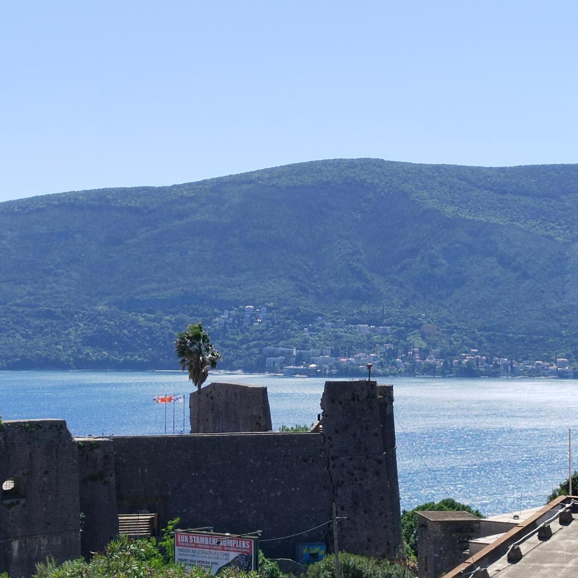 Apartments "Belle Vue" Herceg Novi Esterno foto