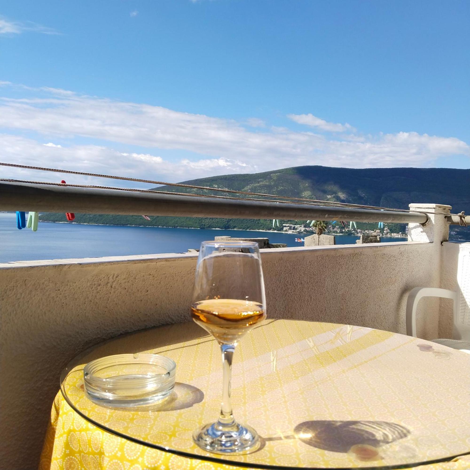 Apartments "Belle Vue" Herceg Novi Esterno foto