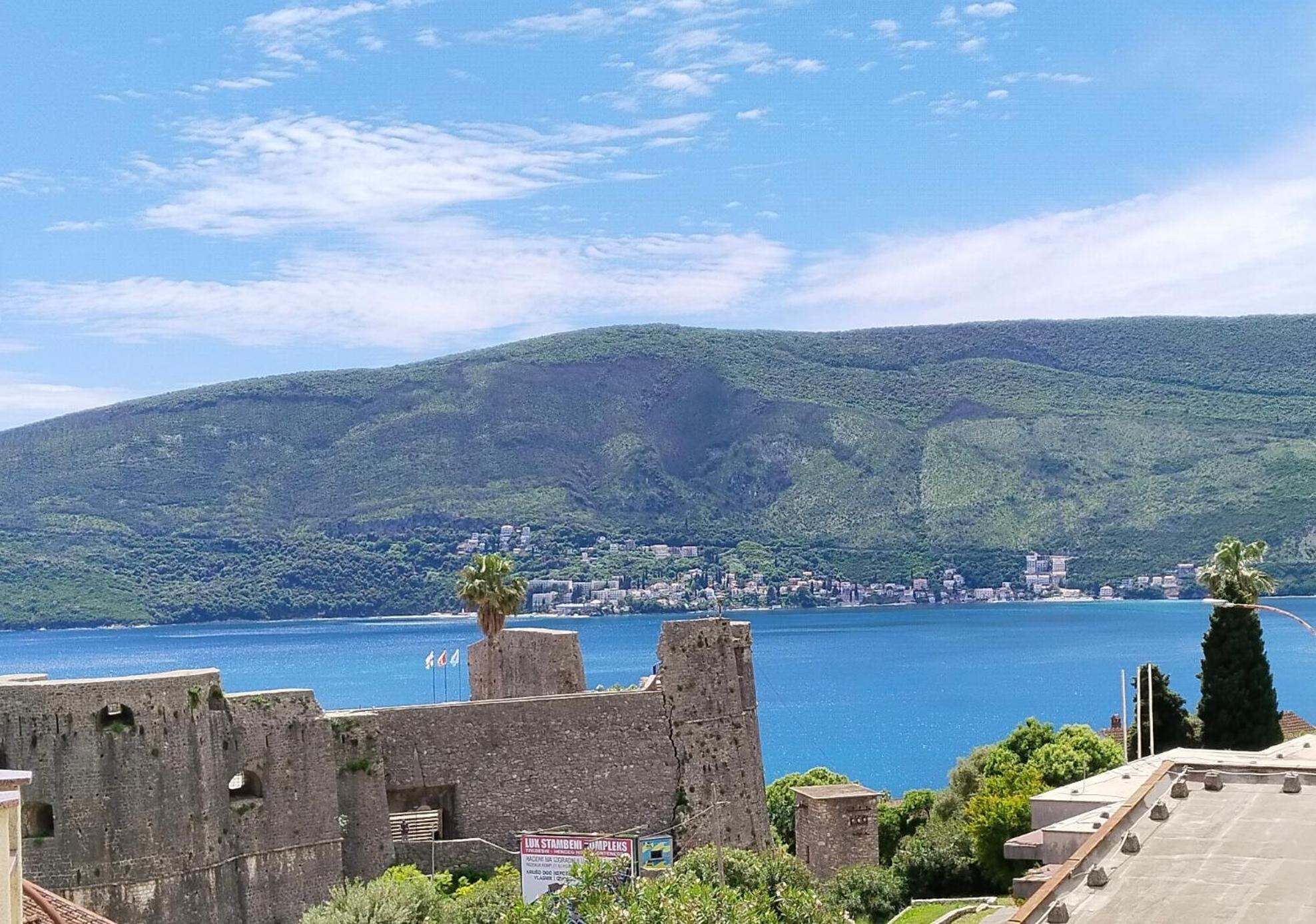 Apartments "Belle Vue" Herceg Novi Esterno foto